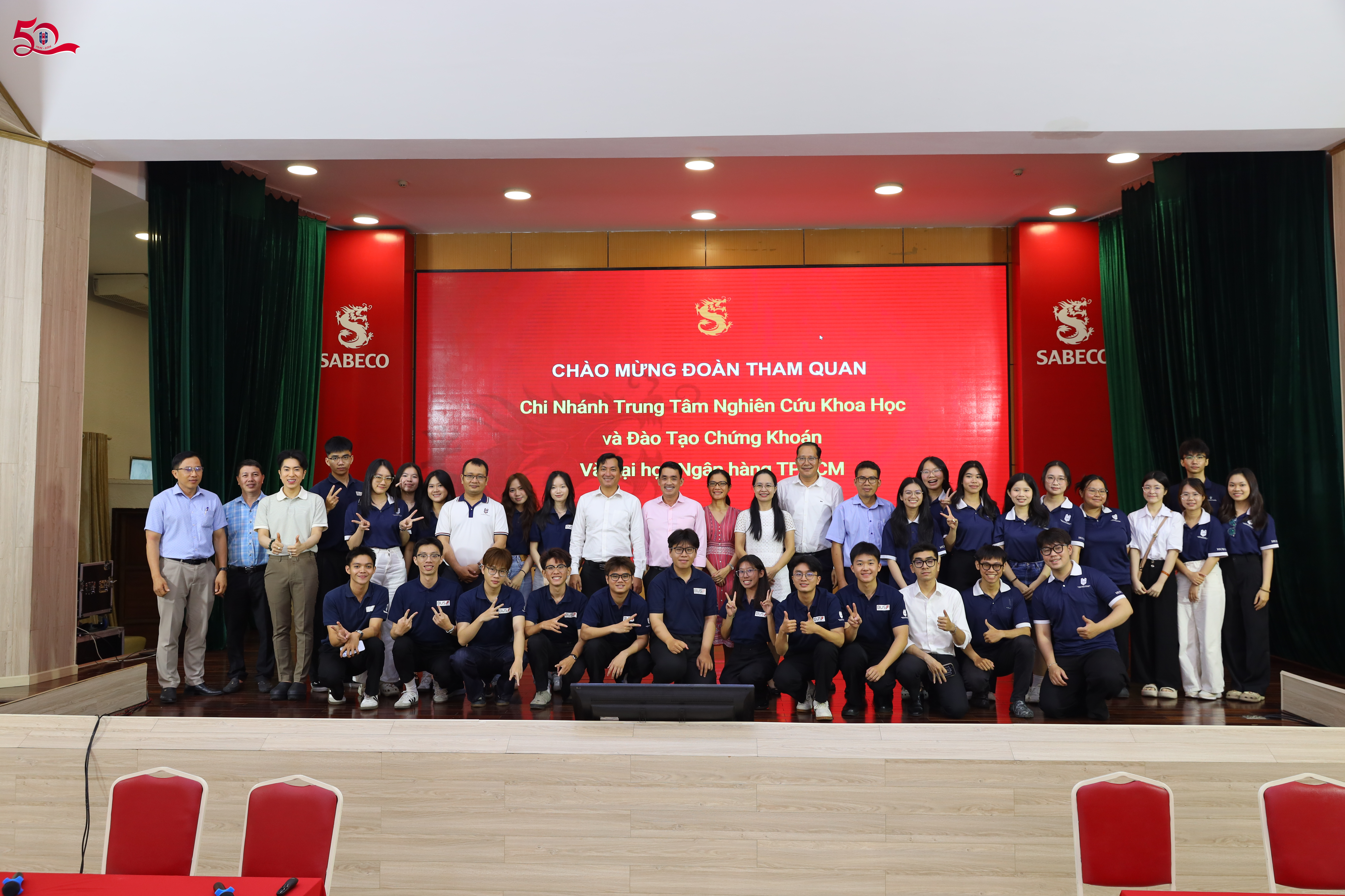 SINH VIÊN TRƯỜNG ĐẠI HỌC NGÂN HÀNG TP. HỒ CHÍ MINH THAM QUAN VÀ TÌM HIỂU THỰC TẾ TẠI NHÀ MÁY BIA SAIGON
